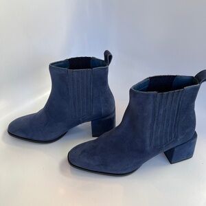 Seychelles Exit Strategy Blue Suede Leather Ankle Booties Size 6 NWOT